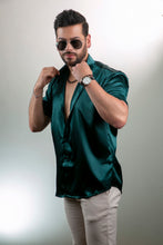 Cargar imagen en el visor de la galería, Camisa en Satín Gold Hombre Ref