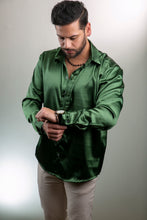 Cargar imagen en el visor de la galería, Camisa en Satín Gold Hombre Curuba