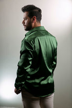 Cargar imagen en el visor de la galería, Camisa en Satín Gold Hombre Ref