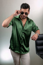 Cargar imagen en el visor de la galería, Camisa en Satín Gold Hombre Ref