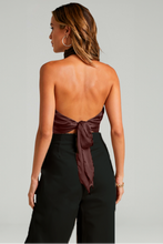 Cargar imagen en el visor de la galería, Blusa Corta Café Negra