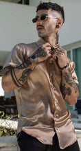 Cargar imagen en el visor de la galería, Camisa en Satín Gold Hombre