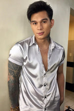 Cargar imagen en el visor de la galería, Camisa en Satín Gold Hombre