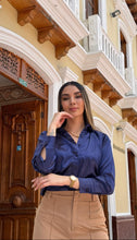 Cargar imagen en el visor de la galería, Camisa Elegante Azul Noche Mujer