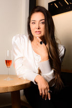 Cargar imagen en el visor de la galería, Camisa Elegante de Manga Globo Botones Forrados Camisas Emporium Daris Col