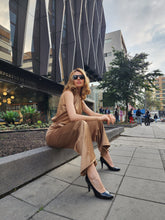 Cargar imagen en el visor de la galería, Conjunto Elegante Satinado Dorado Emporium Daris Co