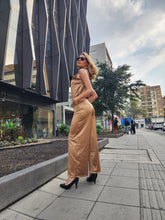 Cargar imagen en el visor de la galería, Conjunto Elegante Satinado Dorado Emporium Daris Co