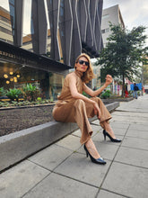 Cargar imagen en el visor de la galería, Conjunto Elegante Satinado Dorado Emporium Daris Co