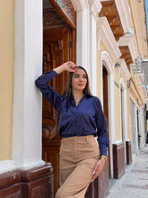 Cargar imagen en el visor de la galería, Camisa Elegante Azul Noche Mujer