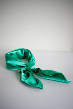 Cargar imagen en el visor de la galería, PAÑOLETA EXCLUSIVA ACCESORIOS Emporium Daris Co