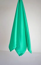 Cargar imagen en el visor de la galería, PAÑOLETA EXCLUSIVA ACCESORIOS Emporium Daris Co VERDE JADE