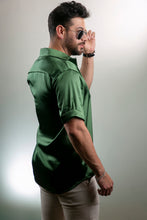 Cargar imagen en el visor de la galería, Camisa en Satín Gold Hombre Ref
