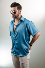 Cargar imagen en el visor de la galería, Camisa en Satín Gold Hombre Ref
