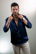 Cargar imagen en el visor de la galería, Camisa en Satín Gold Hombre Ref
