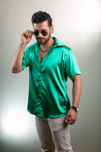 Cargar imagen en el visor de la galería, Camisa en Satín Gold Hombre Ref
