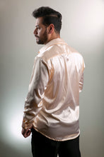 Cargar imagen en el visor de la galería, Camisa en Satín Gold Hombre Ref
