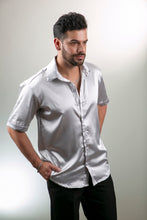 Cargar imagen en el visor de la galería, Camisa en Satín Gold Hombre Ref
