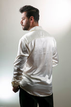 Cargar imagen en el visor de la galería, Camisa en Satín Gold Hombre Ref
