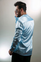 Cargar imagen en el visor de la galería, Camisa en Satín Gold Hombre Ref
