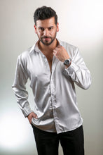 Cargar imagen en el visor de la galería, Camisa en Satín Gold Hombre Ref
