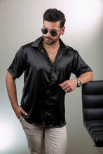 Cargar imagen en el visor de la galería, Camisa en Satín Gold Hombre Ref
