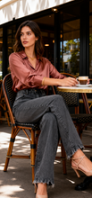 Cargar imagen en el visor de la galería, Camisa Elegante Mujer
