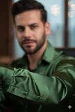 Cargar imagen en el visor de la galería, Camisa en Satín Gold Hombre Ref
