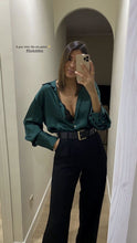 Cargar imagen en el visor de la galería, Camisa Elegante Verde Esmeralda 02 Mujer

