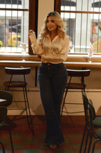 Cargar imagen en el visor de la galería, Camisa Elegante Gold Mujer
