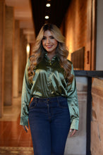 Cargar imagen en el visor de la galería, Camisa Elegante Gold Mujer
