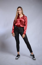 Cargar imagen en el visor de la galería, Camisa Elegante Gold II Mujer
