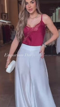 Cargar y reproducir el video en el visor de la galería, Pantalón en Saten Elegante
