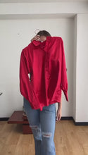 Cargar y reproducir el video en el visor de la galería, Camisa Elegante Rojo IV
